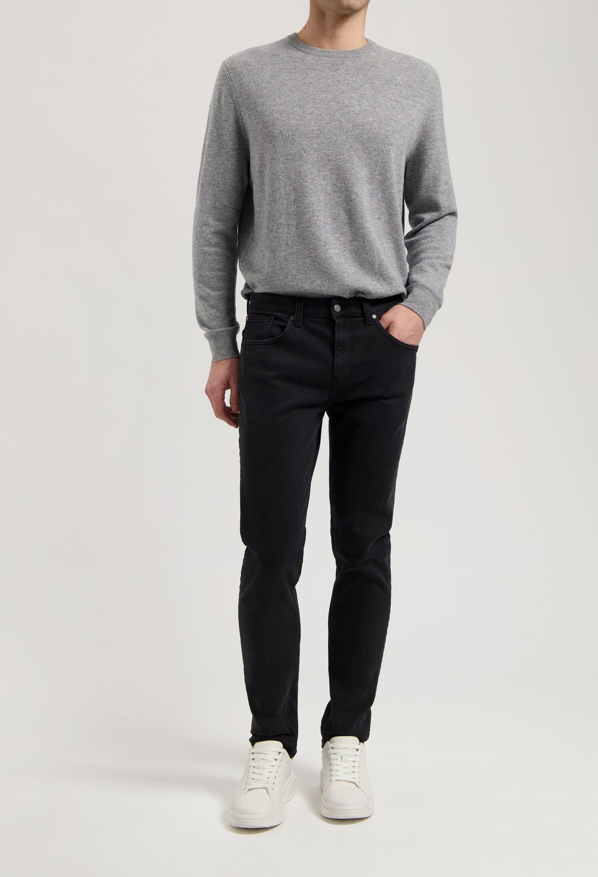 Sustainable MUD Jeans ensemble featuring dark denim shirt and blue jeans, highlighting ethical fashion in classic style.